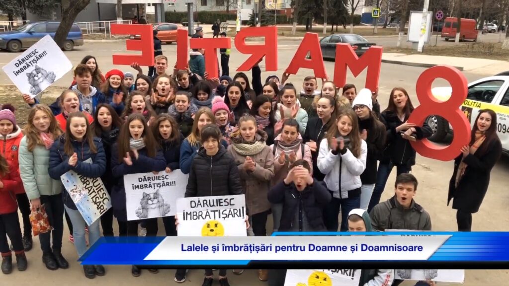 Lalele și îmbrățișări pentru doamne și domnișoare