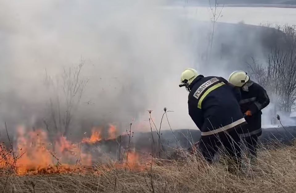 Cinci incendii de vegetație și gunoi, înregistrate azi în raionul Rezina: 41 de incendii de la începutul lunii martie