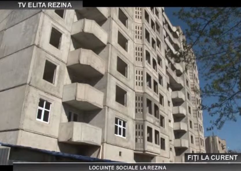 Rezina, de 6 ani în lista de așteptarea celor 72 de apartamente. O familie de medici fac naveta din stânga Nistrului pentru a trata rezinenii.