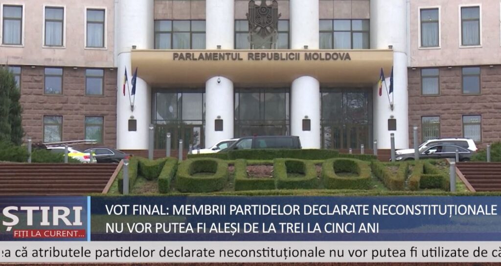 Votat: Membrii partidelor declarate neconstituţionale îşi vor pierde dreptul de a fi aleşi pe o perioadă de la trei până la cinci ani.