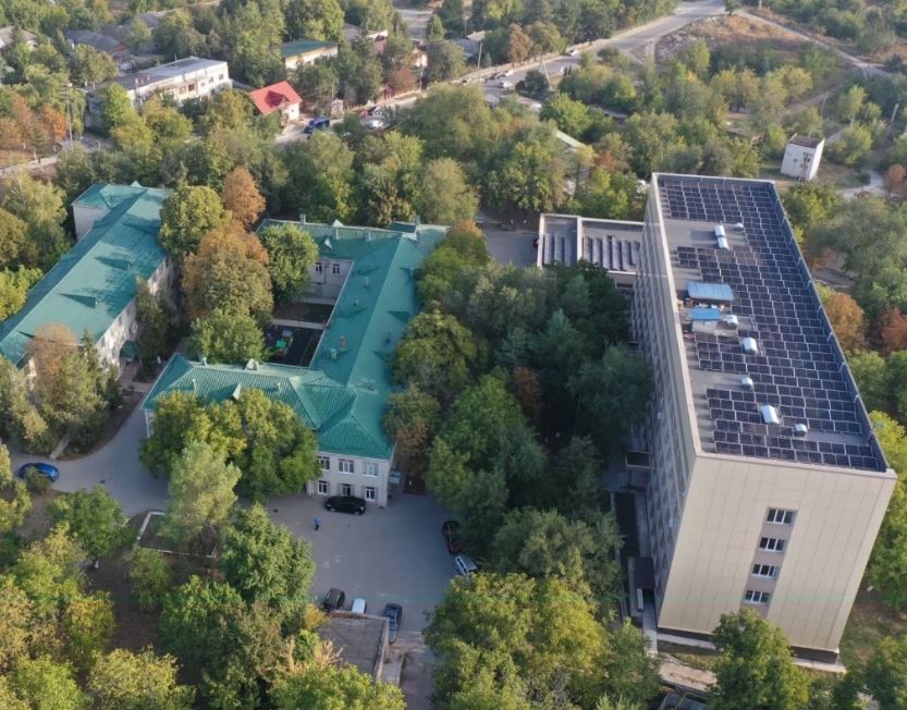 Cinci spitale raionale din Moldova, dotate cu panouri fotovoltaice.