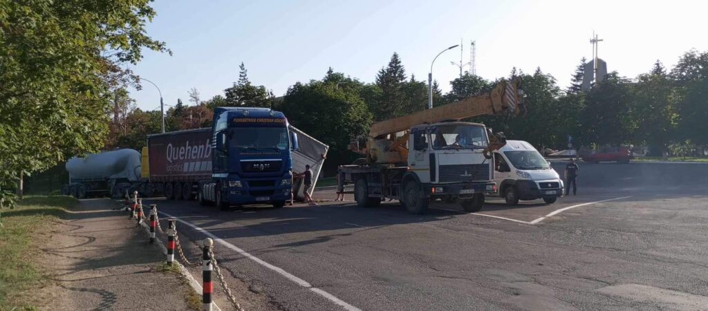 Incident în centrul orașului Rezina din cauza defecțiunilor tehnice ale unui camion care tranzita localitatea.