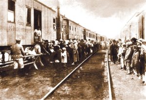 12-13 iunie 1941 - primul val de deportări sovietice. Intelectuali cu famili întregi, scoși din case și trimiși la muncă forțată.
