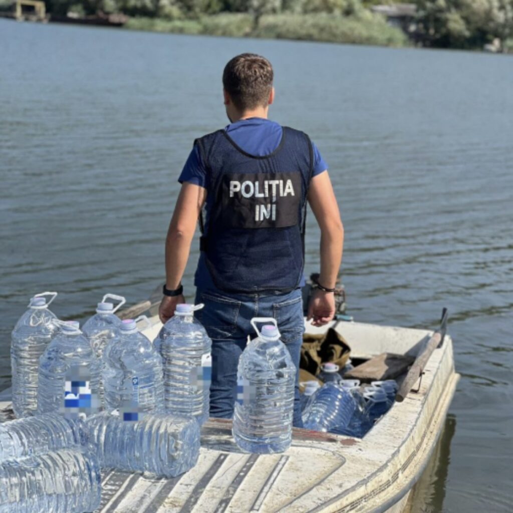 Rezina-Râbnița: Captură de 1.800 litri de alcool etilic, transportată cu barca pe Nistru din Ucraina, deconspirată de poliție.