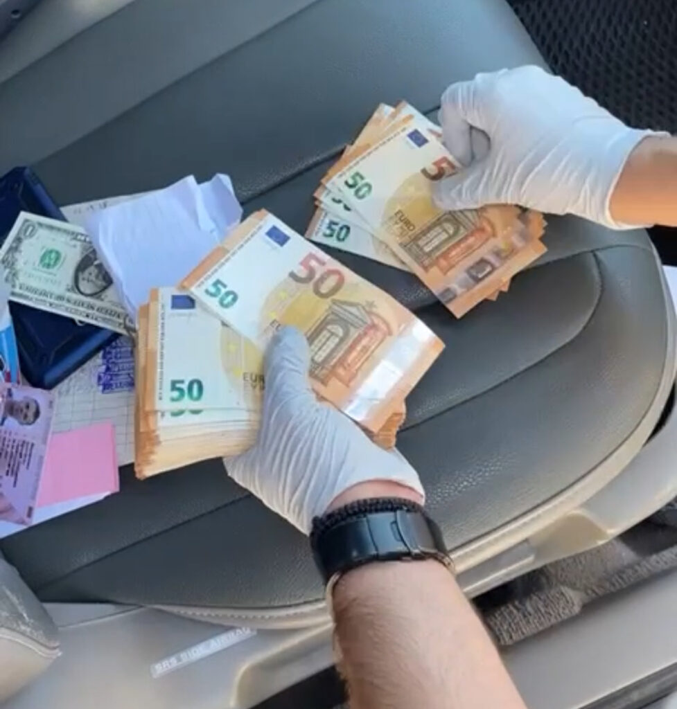 Încă doi taximetriști, din Rezina și Tighina, reținuți pentru transport ilegal de migranți. Video.