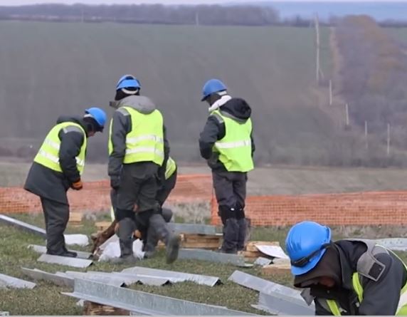 (video drona) ”Lucrările de construcție a Liniei Electrice Aeriene (LEA) 400 kV Vulcănești-Chișinău, în plină desfășurare”, anunță autoritățile.