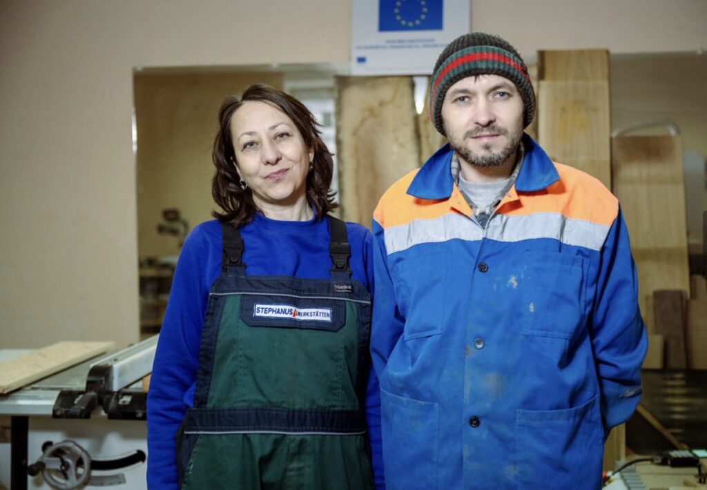 Un atelier de tâmplărie, deschis la Mateuți, Rezina, cu sprijinul UE și PNUD, a reunit o familie acasă.